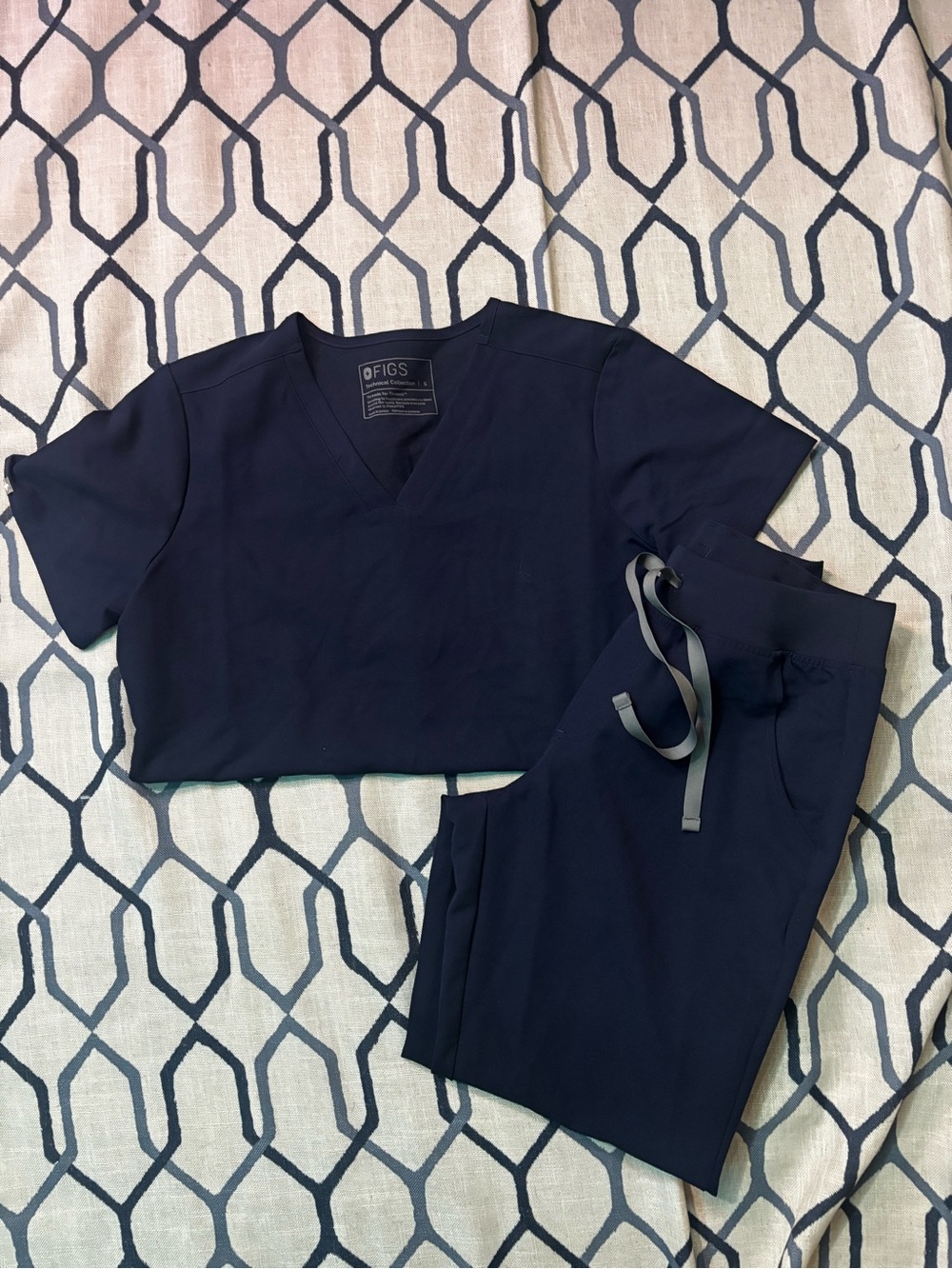 Figs Navy Scrub Set/ Zamora Joggers/ Casma top/ size small NWOT